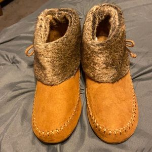 Carmel color moccasin with fur
